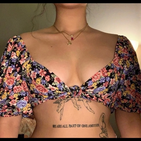 Forever 21 Floral Crop Top - Picture 2 of 2